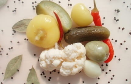 pikantny mix warzyw marynowanych