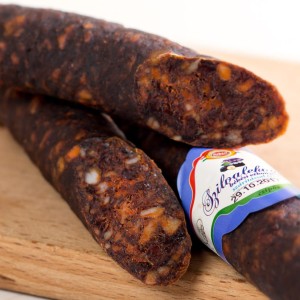 Węgierska domowa pikantna kiełbasa ze śliwką 220g -  Szilvalekváros házikolbász  