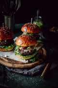 Hamburgery wołowe z węgierskiego szarego bydła
