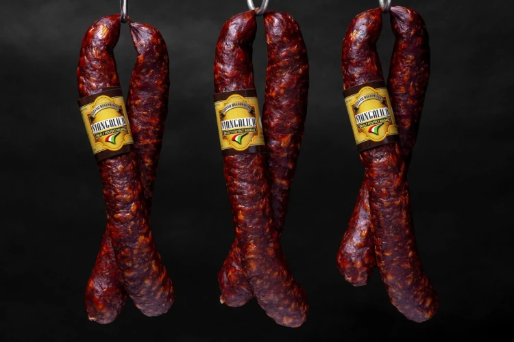 wegierska Kiełbasa paprykowa wiejska lekko pikantna ze świń rasy mangalica - szilvas