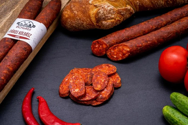węgierska kiełbasa lekko pikantna paprykowa