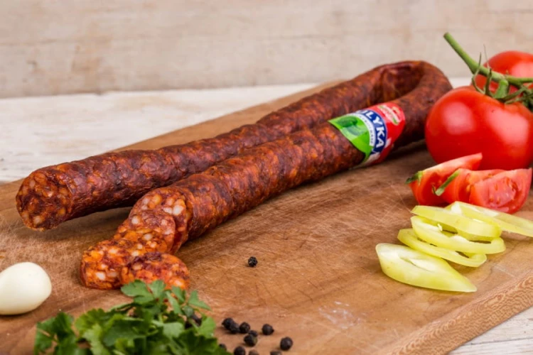 węgierska kiełbasa z indyka łagodna paprykowana - Pulyka vékonykolbász