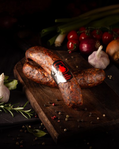 węgierska ostra kiełbasa z gęsi z tłuszczem wołowym