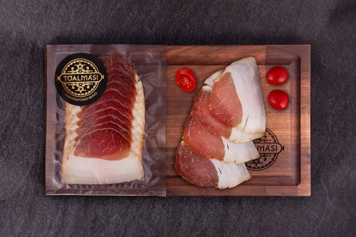 wędzony schab z mangalicy z tłuszczem