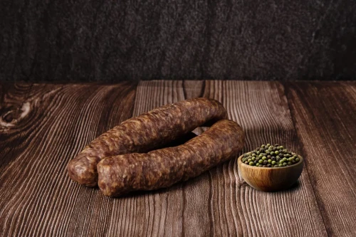 węgierska kiełbasa z mangalicy bez papryki z zielonym pieprzem