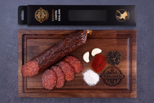 ostre salami z jelnia w opakowaniu prezentowym
