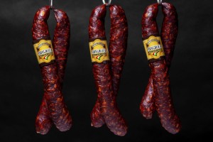 Węgierska kiełbasa wiejska lekko pikantna z Mangalicy 300g -  Mangalica füstölt kolbász 