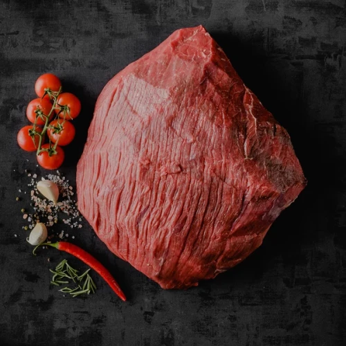 surowy udziec wołowy z szarego bydła, z bawoła, eko wołowina premium