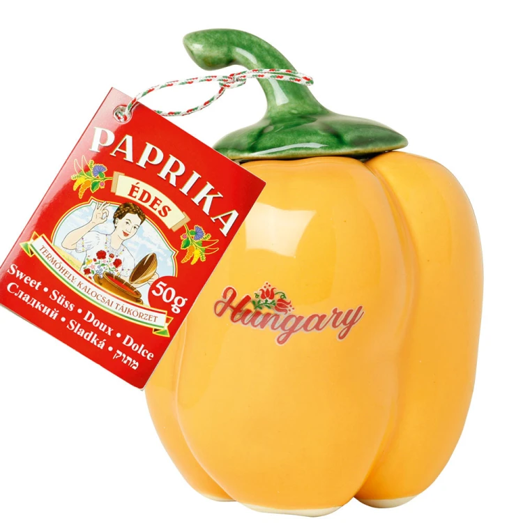 papryka mielona słodka węgierska w pojemniku ceramicznym w kształcie papryki żółtej