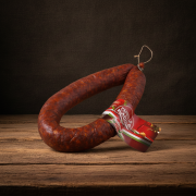 Węgierska-kiełbasa-pikantna-podkowa---Paprikás-karika-kolbász-csípős-400g