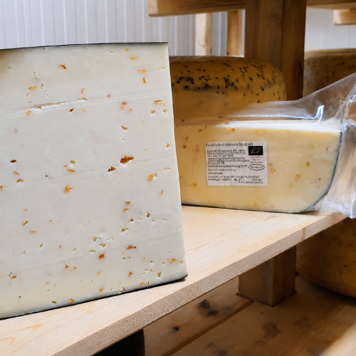 BIO ser bawoli dojrzewający z pistacją 300g – węgierski ser półtwardy