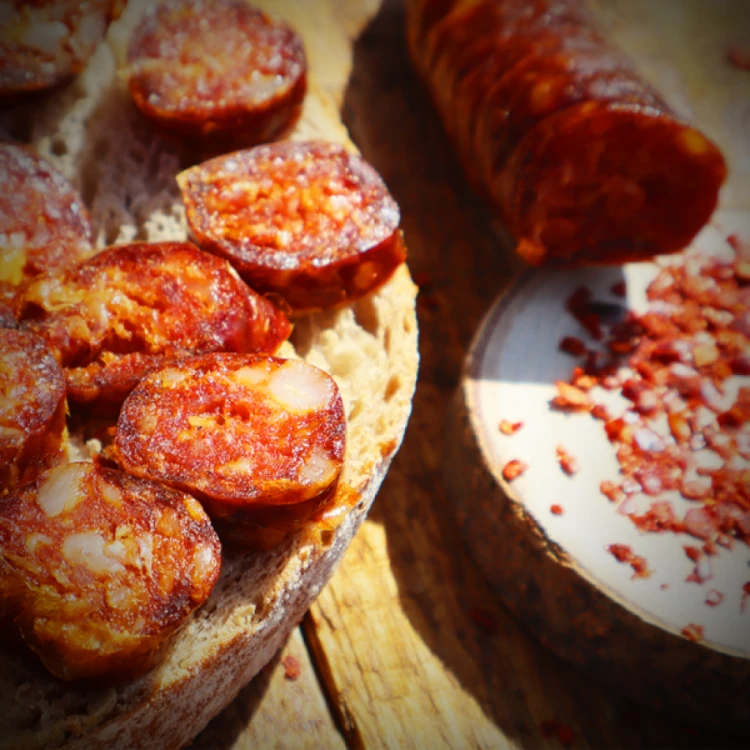 ostra kiełbasa z Mangalicy z chili