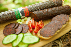 Węgierskie Salami pikantne z Bawoła z tłuszczem gęsim  700g - Bivaly csípős szalámi libás